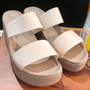 CROCS Women's Tan Brooklyn wedge sandal